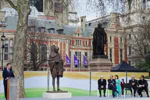 Mahatma Gandhi, Mahatma Gandhi statue, Britain Gandhi statue, Amitabh Bachchan, David Cameron