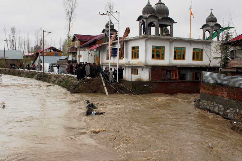 Flood, Jammu and kashmir, jammu and kashmir floods, Kashmir Valley, Kashmir valley flood, Jammu flood, Narendra Modi, army, kashmir flood death toll, jammu and kashmir news, Kashmir fresh rain, Kashmir rain, Jammu rain Flood, Jammu and kashmir, jammu and kashmir floods, Kashmir Valley, Kashmir valley flood, Jammu flood, Narendra Modi, army, kashmir flood death toll, jammu and kashmir news, Kashmir fresh rain, Kashmir rain, Jammu rain