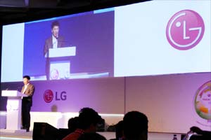 LG G flex 2, LG G flex 2 price india, LG G flex 2 specs, LG Electronics, LG tech show india 2015, LG G Flex, LG G flex 2 smartphone, LG Watch Urbane smartwatch,LG 5K TV, technology news