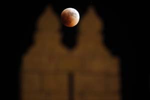 Lunar eclipse, Lunar eclipse in India, India Lunar eclipse, April 4, Lunar Eclipse on April 4, surya grahan, Chandra Grahan, Sun, moon, earth, science news