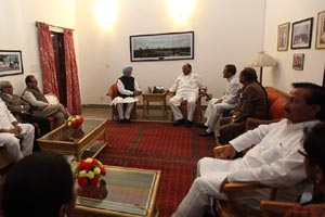 Land Bill, Land Bill protests, Land Bill march, Sonia Gandhi, Manmohan Singh, Sharad Yadav, Congress, JDU, Rashtrapati Bhavan, Parliament