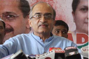 aam aadmi party, aap news, yogendra yadav, prashant bhushan, yogendra yadav news, arvind kejriwal, arvind kejriwal news, shiv sena, shiv sena news, uddhav thackeray, uddhav thackeray slams aap, politics news, india news