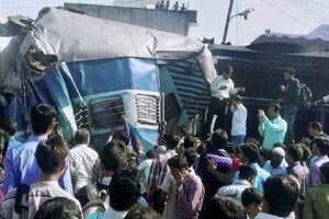 Janta Express derailed, Janta Express accident, Janta Express, Dehradun to Varanasi, passenger train derailed, train accident india, train accident news, rail accident news, India train accident, Indian Railway News