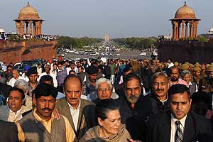 Sonia Gandhi, Sonia Gandhi rally, Sonia Gandhi Farmers, Sonia Gandhi Delhi rally, Sonia Gandhi news, Narendra Modi, Narendra Modi government, New Delhi, Delhi, Rahul Gandhi, Uttar Pradesh