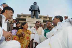 dk ravi, ias officer case, dk ravi ias, Siddaramaiah, karnataka chief minister, dk ravi ias officer, dk ravi ias probe, IAS officer, CBI probe, Karnataka