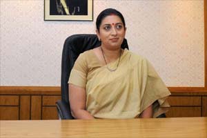 Smriti Irani, Smriti Irani FIR, Smriti Irani news, Smriti Irani latest, Smriti Irani spots camera, Smriti Irani camera, camera in changing room, Smriti Irani camera in changing room, changing room camera, changing room camera smriti irani, Fabindia trial room, Fabindia trial room camera, camera in goa trail room, india news, trail room camera arrest