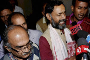 Yogendra Yadav, Shanti Bhushan, Prashant Bhushan, aap, aap leader, aam aadmi party, aap controversy, arvind kejriwal, arvind kejriwal aap, arvind kejriwal yogendra yadav