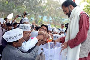 Arvind Kejriwal, Aam Aadmi Party, Aam Aadmi Party crisis, AAP news, Yogendra Yadav Arvind Kejriwal, Aam Aadmi Party, Aam Aadmi Party crisis, AAP news, Yogendra Yadav