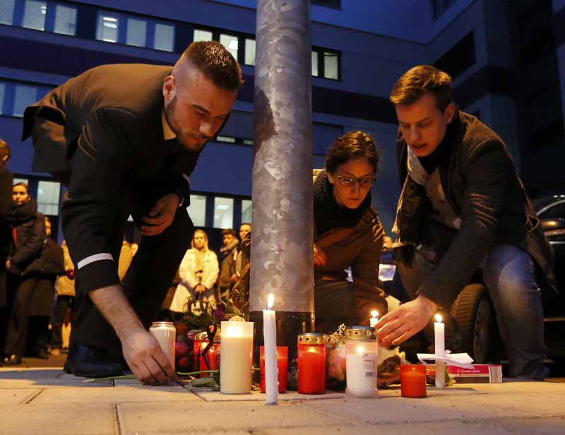 airbus a320, airbus a320 crash, airbus crash, airbus plane crash, airbus a320 crash france, airbus a320 germanwings, france plane crash, Greenwings plane crash, Greenwings Flight 4U 9525, Barcelona Dusseldorf plane crash, Francois Hollande, Francois Hollande Airbus plane crash, Angela Merkel, Lufthansa plane crash, world news