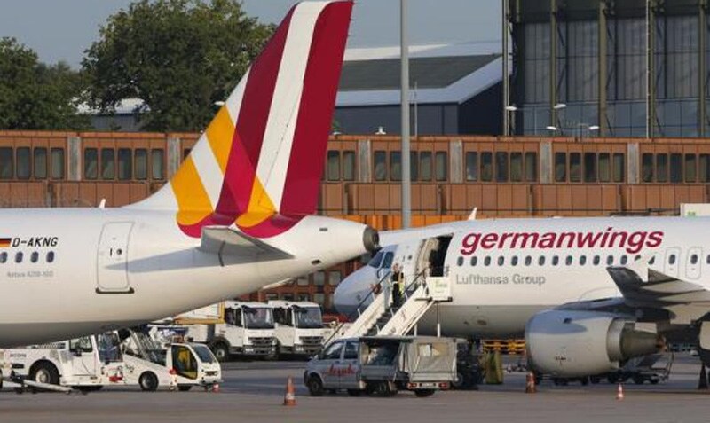 Airbus A320 crash, A320 plane crash, Airbus A320, france plane crash, france plane crash, southern france crash, Airbus A320 crash 2015, Barcelona Dusseldorf plane crash, Francois Hollande, Francois Hollande Airbus plane crash, Angela Merkel