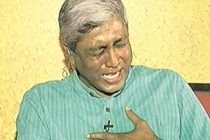 Ashutosh breaks down on TV