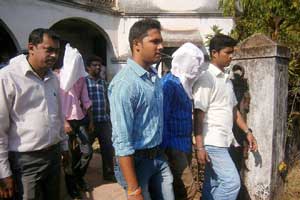 fabindia, fabindia voyeurism case, Smriti Irani, Smriti Irani fabindia, CCTV camera, trial room, camera in trial room, Fabindia Candolim store, fabindia manager, voyeurism case, Laxmikant Parsekar, Goa, India news