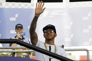 Lewis Hamilton, Bahrain Grand Prix, Formula One, Formula 1, F1, Bahrain F1, Ferrari, Kimi Raikkonen, Mercedes, Nico Rosberg, Raikkonen, F1 race, F1 Bahrain GP, F1 GP, sports news