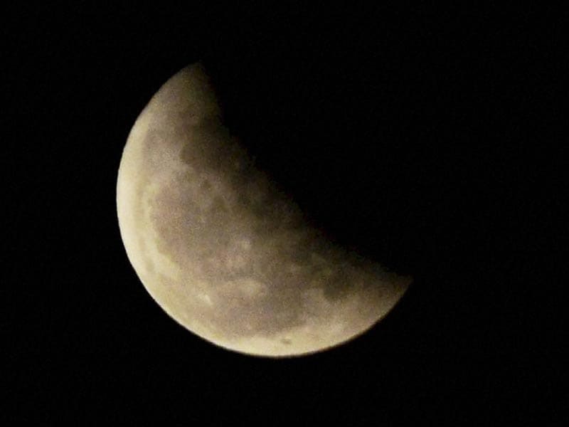 Lunar eclipse, Lunar eclipse today, Lunar eclipse india, Lunar eclipse in India 2015, Lunar eclipse time, Lunar, Lunar eclipse 2015, Lunar eclipse 2015 time, Lunar eclipse April 2015, Lunar eclipse 4 April 2015, Lunar eclipse photos, Lunar eclipse pics, Lunar eclipse pictures, lunar calender