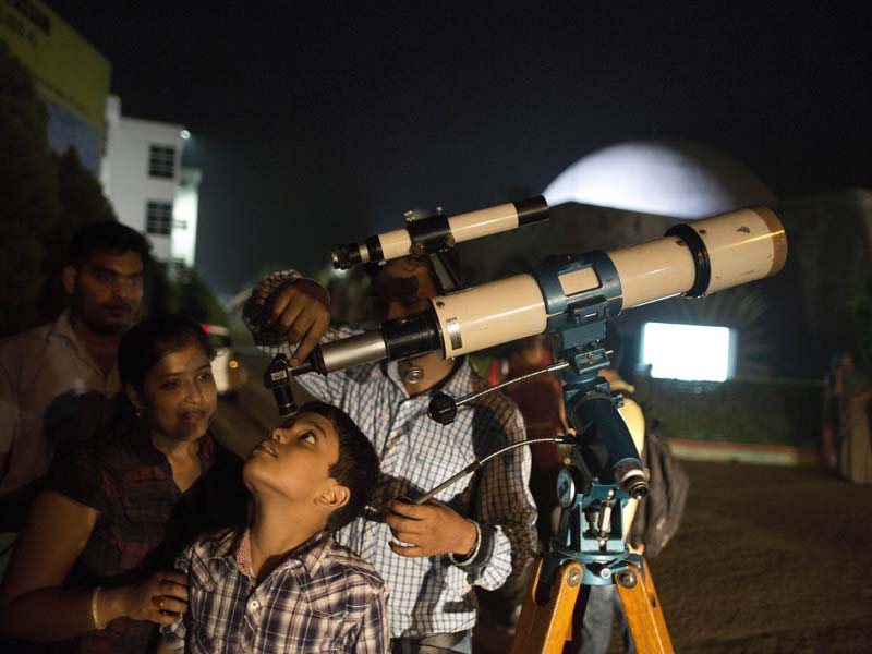 Lunar eclipse, Lunar eclipse today, Lunar eclipse india, Lunar eclipse in India 2015, Lunar eclipse time, Lunar, Lunar eclipse 2015, Lunar eclipse 2015 time, Lunar eclipse April 2015, Lunar eclipse 4 April 2015, Lunar eclipse photos, Lunar eclipse pics, Lunar eclipse pictures, lunar calender