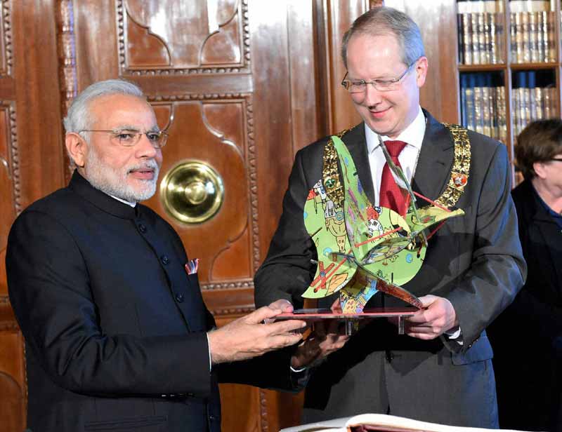 narendra modi news, Narendra Modi, PM Narendra Modi, industrial fair Hannover, make in india, make in india campaign, narendra modi make in india, Germany industrial fair, Prime Minister Narendra Modi, Angela Merkel, germany, narendra modi in germany, india news, world news