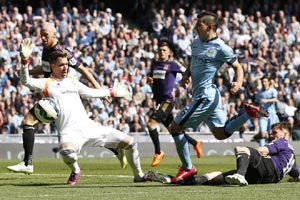 Manchester City, Manchester City F.C., Manchester United, Manchester United F.C., Premier League, West Ham United, James Collins, Sergio Aguero, Soccer news, Sports news Manchester City, Manchester City F.C., Manchester United, Manchester United F.C., Premier League, West Ham United, James Collins, Sergio Aguero, Soccer news, Sports news