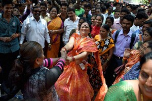 narayan rane, maharashtra bypoll, maharashtra bypoll results, congress in maharashtra, maharashtra by election 2015, maharashtra by election 2015 result, shiv sena, ncp, trupti sawant, sawant shiv sena, Narayan Rane, suman patil, r r patil, suman patil ncp, trupti, Bandra East, Bandra East Assembly bypoll, bypoll news, poll news, mumbai news, maharashtra news