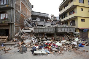7.9 magnitude earthquake shakes Nepal