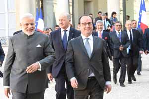 Narendra modi, prime minister narendra modi, narendra modi news, narendra modi gift, narendra modi speech, narendra modi france, Francois Hollande, tree of life, narendra modi france visit, india news, modi foreign visit, world news, sacred tree