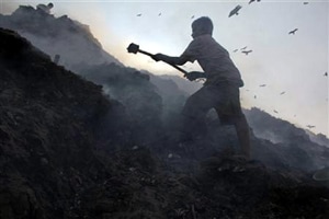 Delhi air pollution, open burning garbage, DPCC WhattsApp helpline, Asim Ahmed Khan, Manish Sisodia, MCDs, Delhi Police, environment department, pollution news