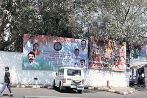 The Delhi High court issued notice to MCDs to immediately remove illegal billboards, hoardings and posters. (File)