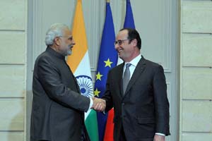 Narendra Modi, Narendra Modi in france, Narendra Modi visit, francois hollande, india france, india france deal, india france agreement, france on indian rail, rail speed, semi high speed rail france, economy news Narendra Modi, Narendra Modi in france, Narendra Modi visit, francois hollande, india france, india france deal, india france agreement, france on indian rail, rail speed, semi high speed rail france, economy news
