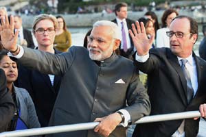 Narendra Modi, narendra modi visit, narendra modi in france, india france, india france deal, india france agreement, Francois hollande, Economy news Narendra Modi, narendra modi visit, narendra modi in france, india france, india france deal, india france agreement, Francois hollande, Economy news