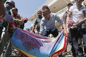 Mass cremations held in Nepal for earthquake victims