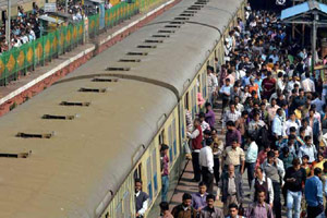 mumbai local derail
