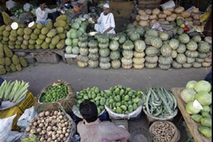 The Maharashtra government is set to remove restrictions that force farmers to sell their produce only to wholesale markets. (Reuters)