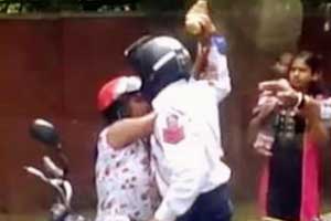 Delhi traffic cop thrashes woman