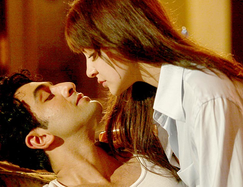 A small-time hood with big ambitions, wanting to become ‘Bambai Ka Raja’. A honey-voiced Goan girl, heart set on being a star. A city on the cusp of explosive growth, swarming with venal babus, greedy businessmen, beady-eyed landsharks and cops-in-cahoots. </br></br> Based on historian Gyan Prakash’s excellent original work (he’s also co-written the movie), ‘Bombay Velvet’ is the story of all these characters trying to find their place in the late 60s Bombay. It was the era of Prohibition, rising brawny action heroes, flashy media moguls parlaying power and gossip, jazz bars spilling over with illicit liquor and dirty money, and rapacious builders. </br><br><b>Opening weekend collection: Rs 16.10 crore</b> (Image: Bollywood Hungama)