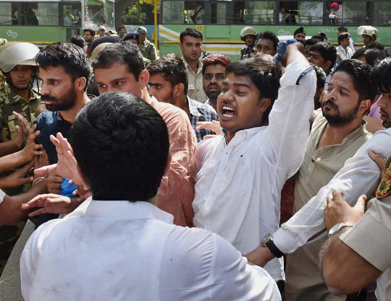 Rahul Gandhi vs smriti irani