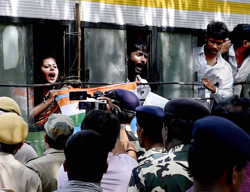 Rahul Gandhi vs smriti irani