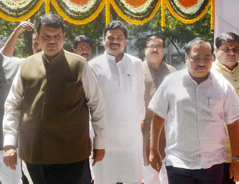 shiv sena on devender fadnavis