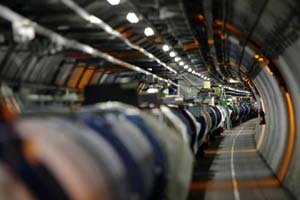 Large Hadron Collider and Compact Moun Solenoid, both study the properties of particles to search for cracks in the Standard Model, the theory that best describes the world of particles.
Large Hadron Collider and Compact Moun Solenoid, both study the properties of particles to search for cracks in the Standard Model, the theory that best describes the world of particles.