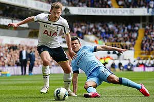 Manchester City’s Sergio Aguero overshadows Tottenham’s Harry Kane in battle for Golden Boot Manchester City’s Sergio Aguero overshadows Tottenham’s Harry Kane in battle for Golden Boot