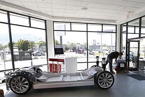 Deepak Ahuja's retirement comes as Elon Musk-led Tesla Motors is about to enter a period of intensive growth and equally intensive spending. 