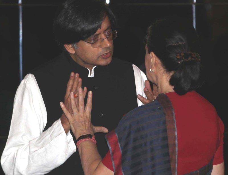 Sonia Gandhi Shashi Tharoor