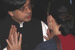 Sonia Gandhi Shashi Tharoor