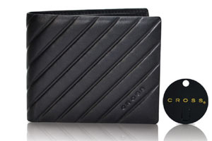 Cross Grabado tech+ wallet is what is called an anti-theft wallet, one that is almost impossible to lose. 
