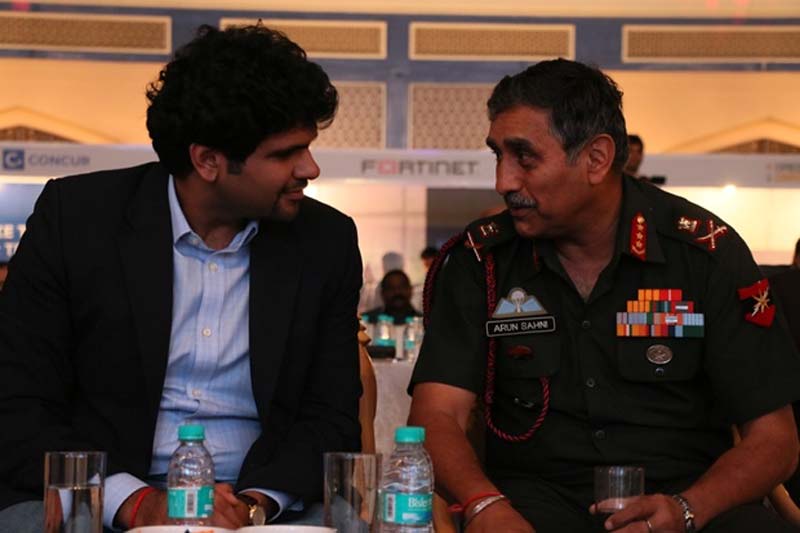 Anant Goenka (Left), Wholetime Director & Head - New Media, The Indian Express Ltd. with Lt Gen Arun Kumar Sahni, Chief of the Indian Army’s South Western Command.