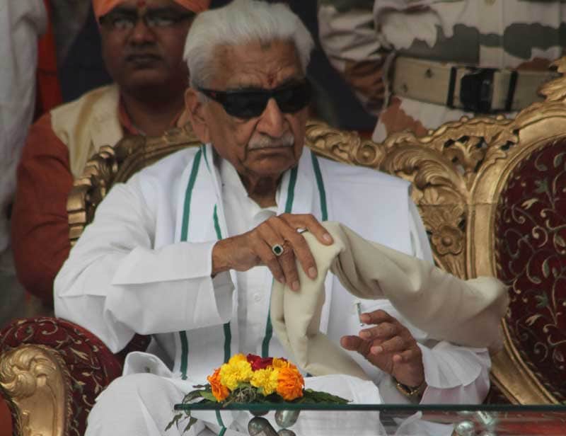 Amitabh Bachchan, Giriraj Kishore