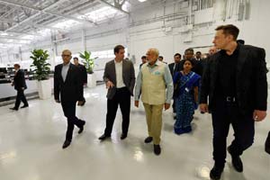 Modi in Silicon Valley: PM Narendra Modi shows keen interest in using Tesla Motor’s power ball technology Modi in Silicon Valley: PM Narendra Modi shows keen interest in using Tesla Motor’s power ball technology