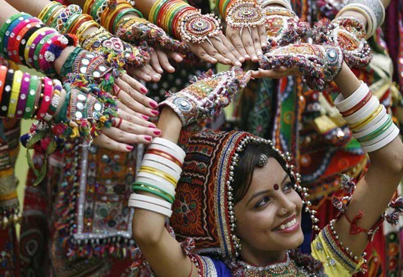 <br>VHP puts up banners asking non-Hindus not to take part in garba</br> <br>With the Navratri festival starting today, the Vishwa Hindu Parishad (VHP) has started putting up banners at the entrances of select garba venues across the state, asking non-Hindus not to participate in the dance programmes as it is restricted "only for Hindus". Banners are being put up at over 100 garba venues across Gujarat, which are hosting commercial events during the nine-day festivity. "We put up our first such banner at the entrance gate of Rajpath Club on S G Highway here today. Gradually, we will cover all other venues in the city. These posters carry a common text, which warns non-Hindus from entering the venue. (13/10/2015) (PTI)</br>