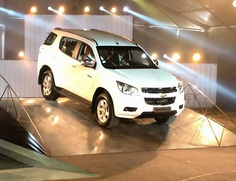 General Motors India, which hasn't launched an all-new vehicle for quite a long time, rolled out the much-anticipated Chevrolet Trailblazer on October 21, 2015; priced at Rs 26.40 lakh (ex-showroom, Delhi). Though the company already has the Captiva in its SUV lineup, its remains a dud seller. So, to counter rivals like Toyota Fortuner, Hyundai Santa Fe and Ford Endeavour, the company is now betting on this body-on-frame SUV.</br> If you are considering the GM Trailblazer as your next vehicle, here's a list of 5 things that you should know about it: