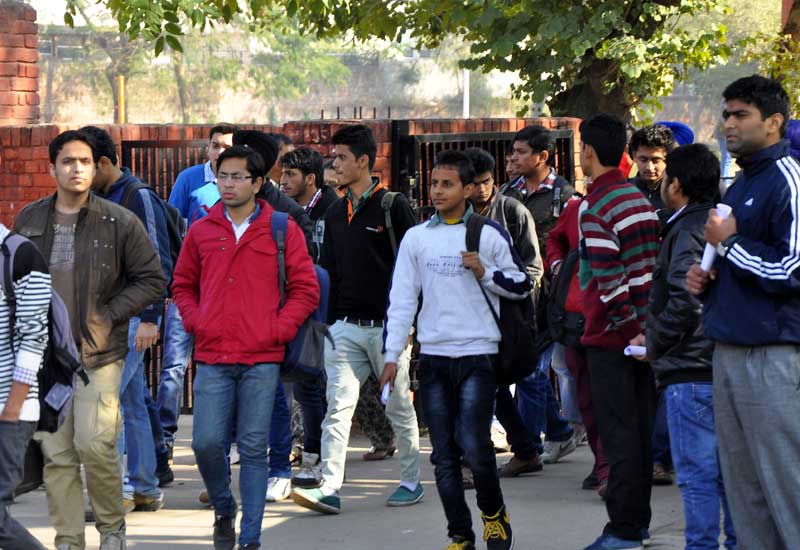 UPSC result 2015: “A total of 15,008 candidates have qualified in the preliminary examination,” UPSC Secretary Ashim Khurana said. As against a record number of 9,45,908 candidates who have applied for the exam, about 4.63 lakh had sat in the test on August 23, which is about 49 per cent of the total applicants. (Express Photo)