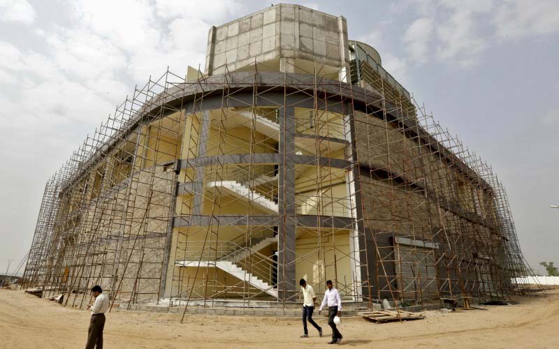 <b>Green cover shrinks as urbanisation takes toll on Bengaluru</b>: India's Silicon Valley-Bengaluru is fast losing its green cover with urbanisation having risen by 125 per cent between 2000 and 2014, researchers at Indian Institute of Science (IISc) claimed. Rapidly urbanising at a pace of 4.6 per cent, Greater Bengaluru has witnessed a decline of vegetation and water bodies by 62 and 85 per cent respectively in this period. The IISc team studied data of Greater Bengaluru from 1999 to 2014 and used software to analyse the land use patterns and understand the change in urban cover. The study found that during this time, urban land use – for buildings, roads, - had increased by 184 per cent, while vegetation had decreased from 45 per cent to a mere 8.4 per cent. The water bodies also diminished to a mere 0.74 per cent – a drastic reduction of 85 per cent. (22/11/2015) (Reuters)