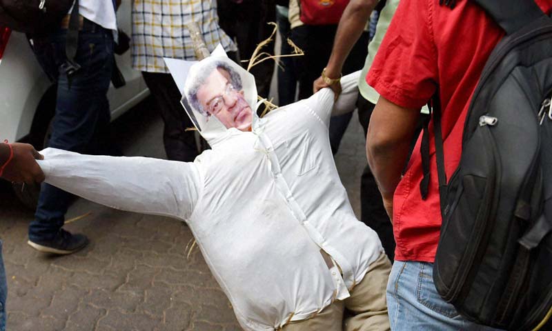 <br>Girish Karnad, BJP MP get death threats</br> <br>Amid the row over the birth anniversary celebrations of erstwhile Mysore ruler Tipu Sultan, Jnanpith awardee Girish Karnad and BJP MP Pratap Simha have received death threats, prompting BJP to attack Congress and demand resignation of Karnataka's Siddaramaiah government. Karnad, the outspoken Kannada playwright-actor, and BJP's Mysuru MP Prathap Simha haved allegedly received death threats on the social media for their comments on Tipu Sultan. Karnad, who came under severe attack for his remarks that Bengaluru international airport should have been named after Tipu Sultan rather than the city's founder, Kempe Gowda, received a threat on Twitter that he would meet with the same fate as rationalist MM Kalburgi.</br> (PTI)